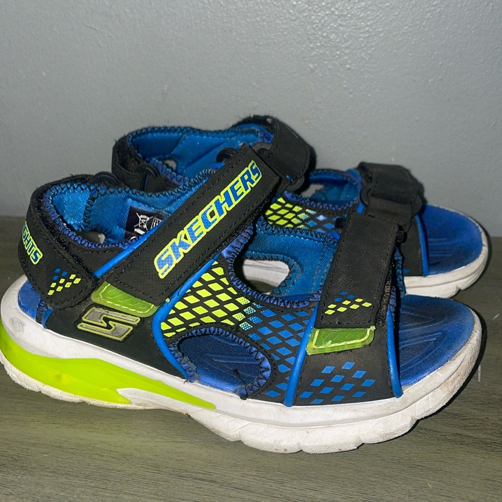 Kid’s Skechers lights